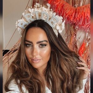 Chic White Bridal Headband with Pearls